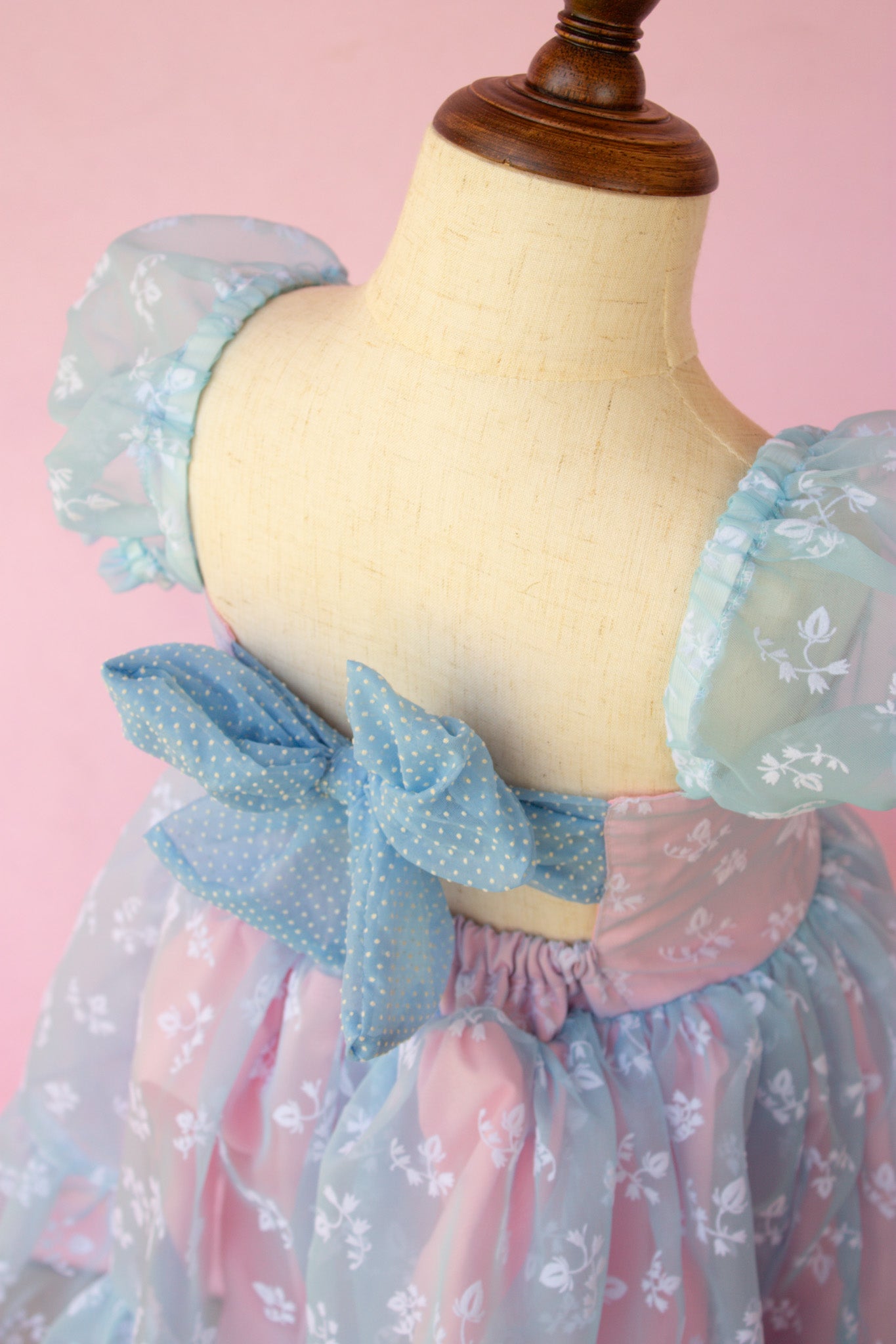 Hummingbird Meadow | Size 4