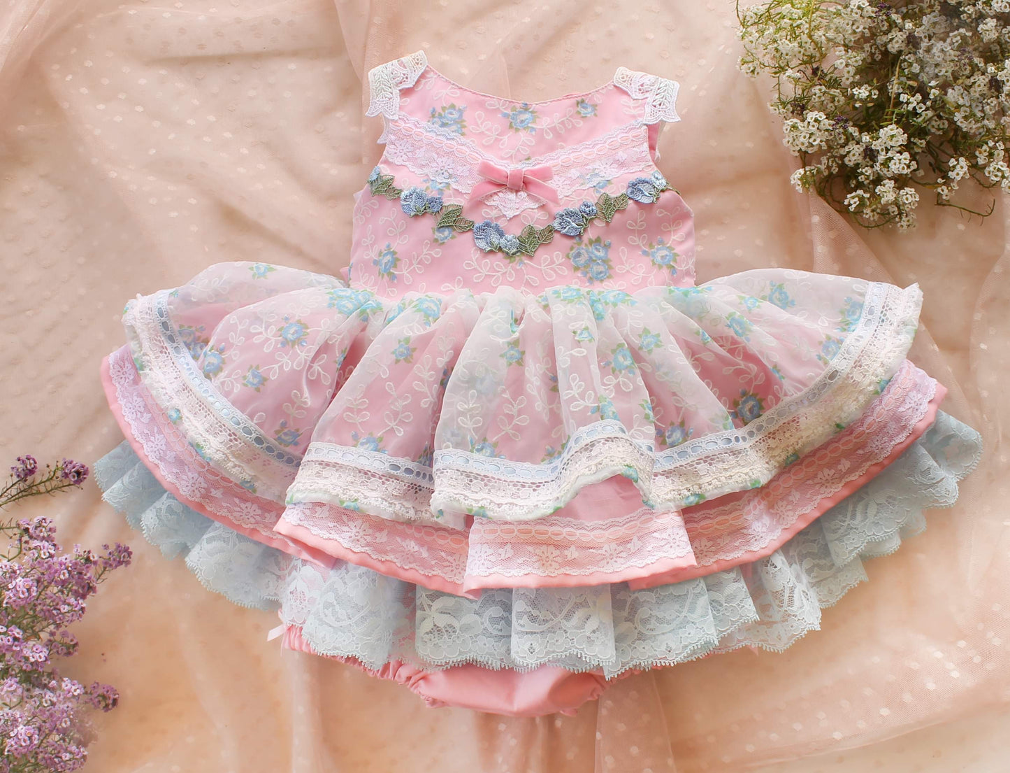 Spring tea | Showcase listing for Nora R.