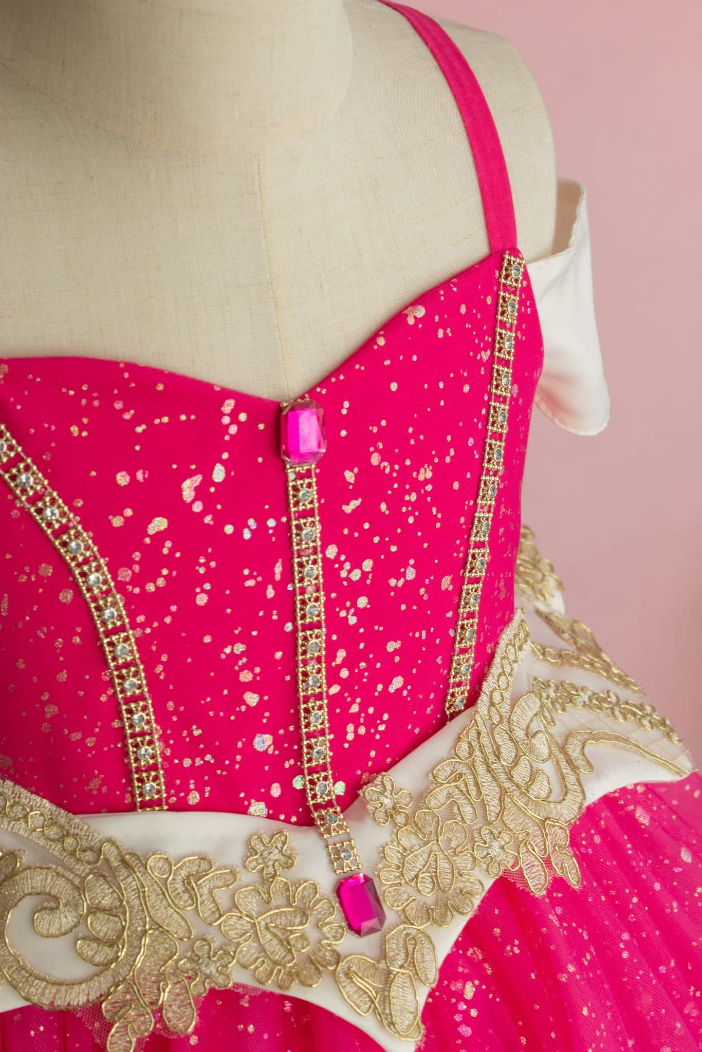 Aurora | Showcase listing for Jessica H.