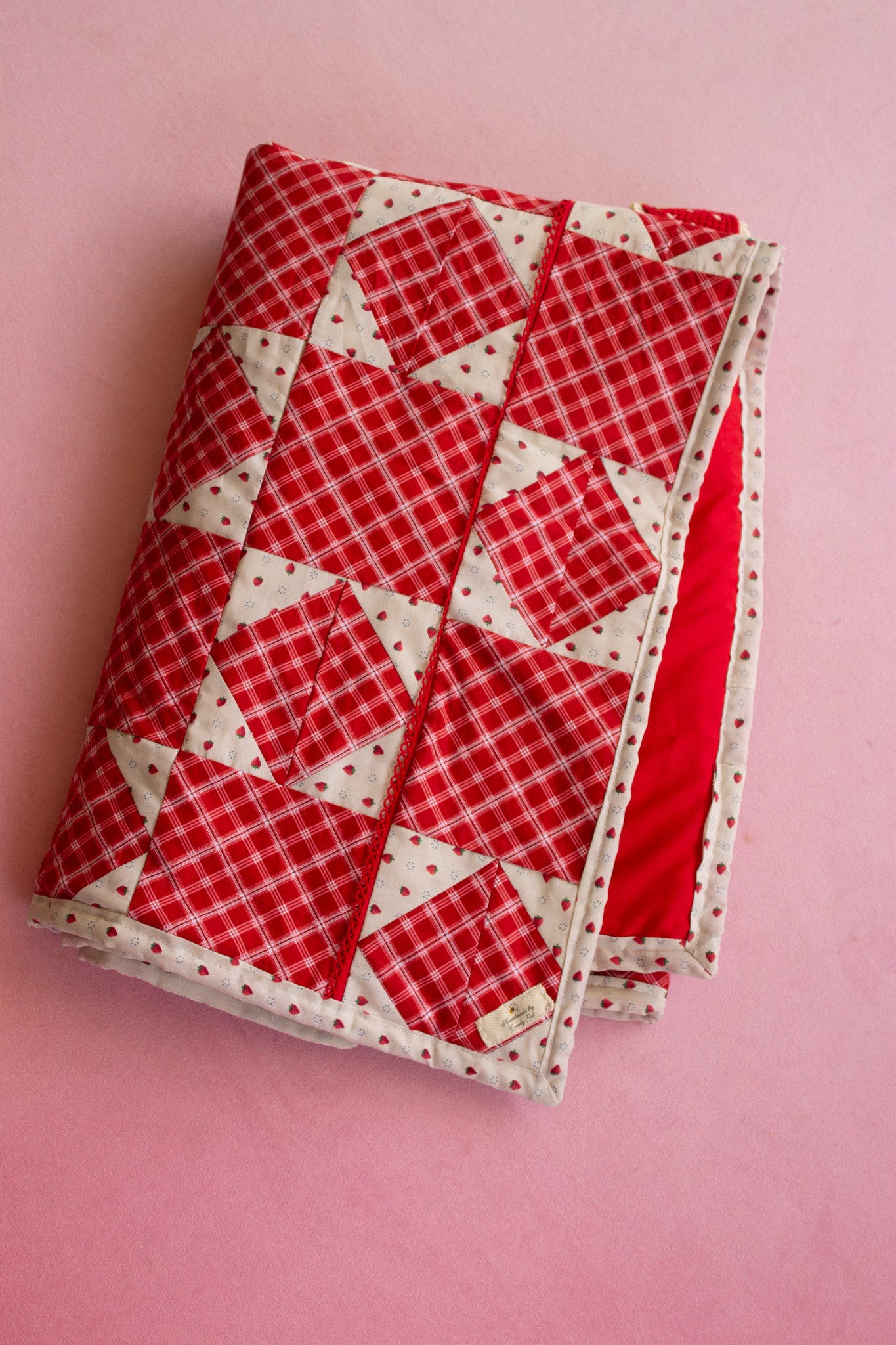Strawberry Gingham Quilt