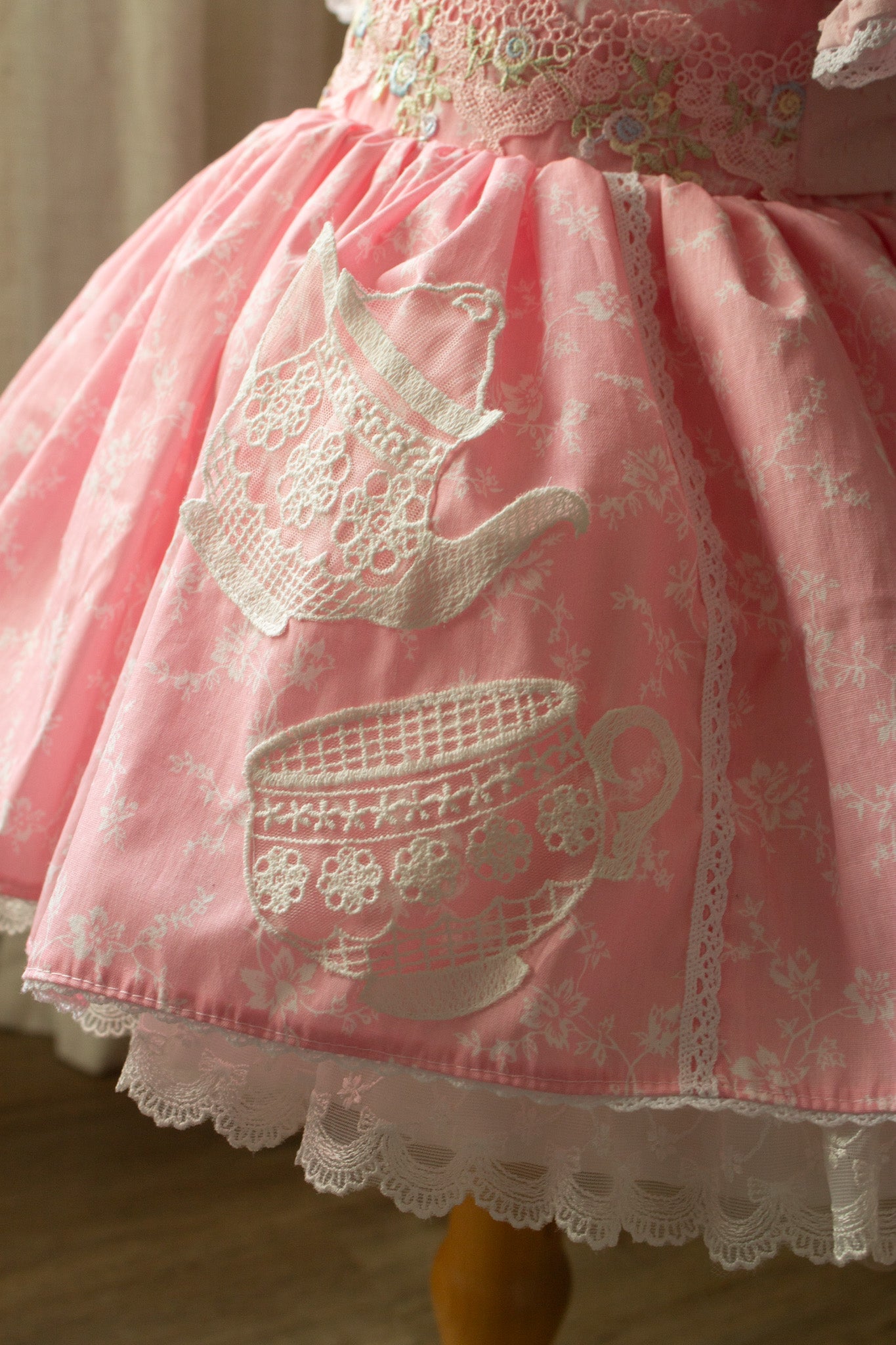 Tea on the Seine | Size 3