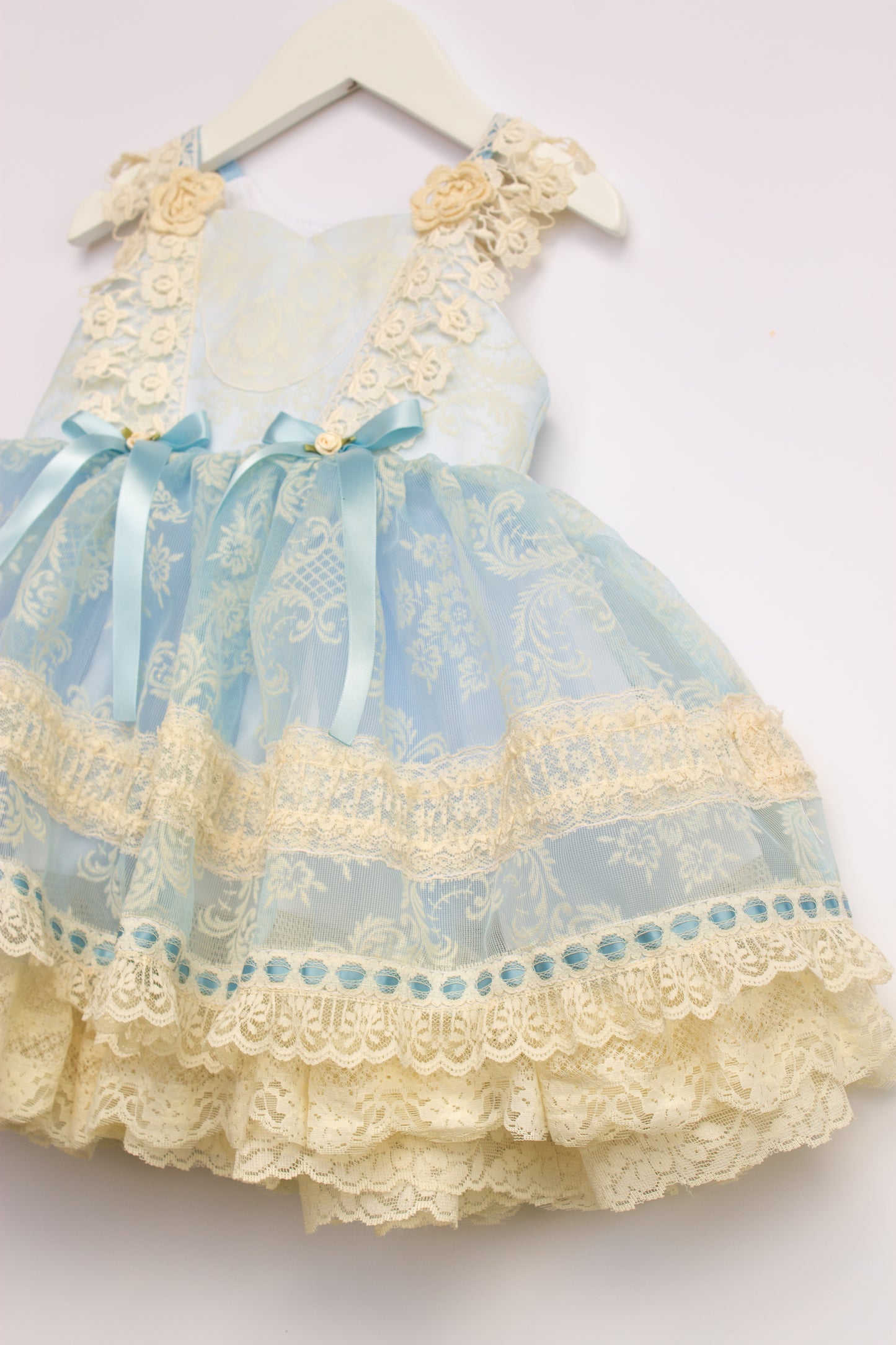 Vintage blue | May flowers custom