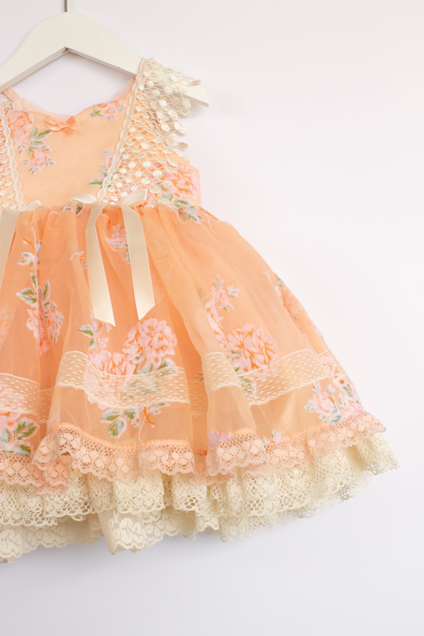 Apricot roses | May flowers custom