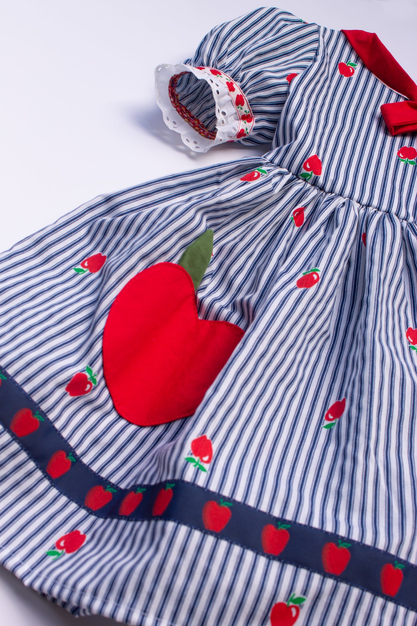A is for apple | Size 4