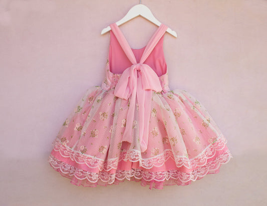 Cottage rose |  Showcase listing for  Amanda B.